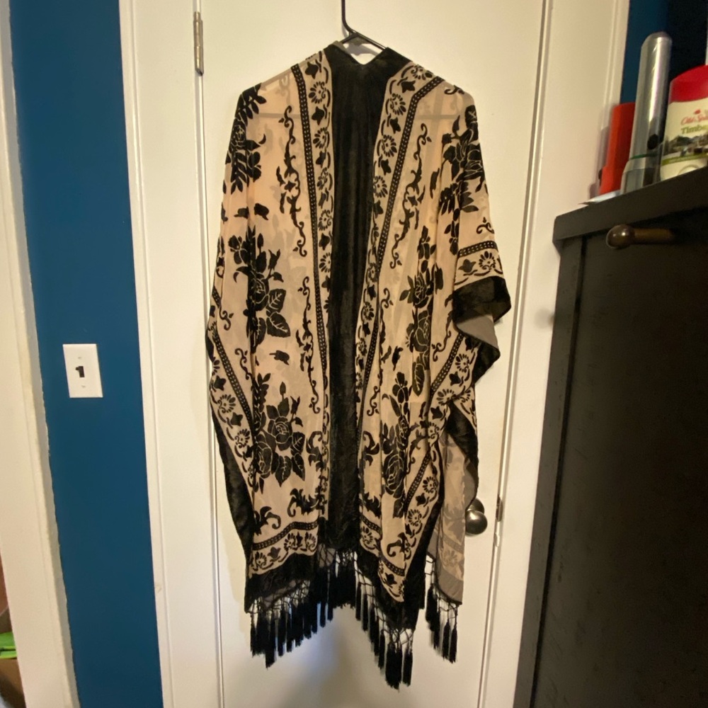Free People black and beige kimono